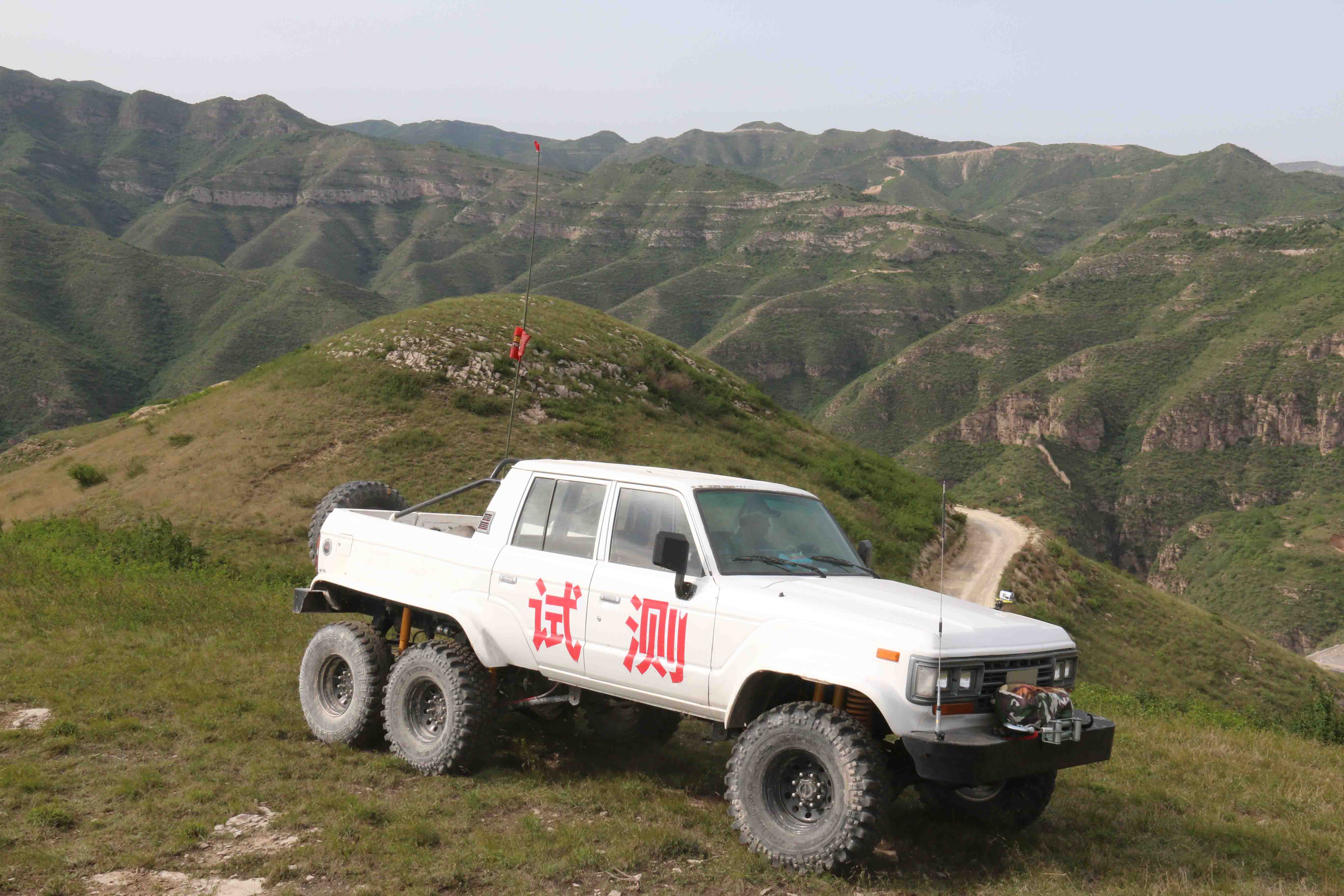 6X6 White Pickup Truck