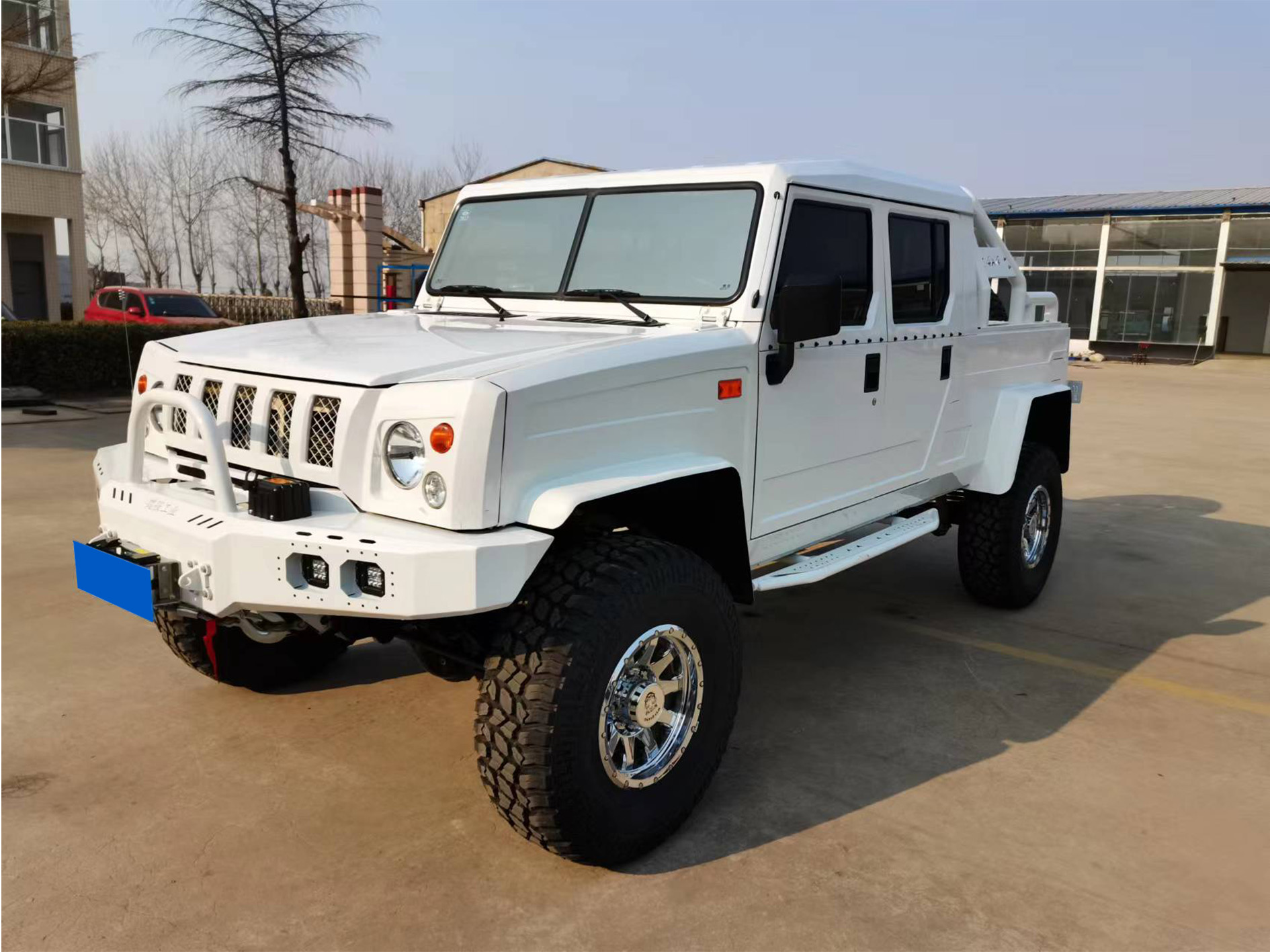 4X4 White Heavy-duty Pickup Truck